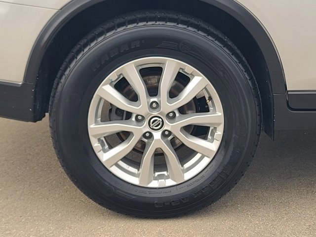 Used 2020 Nissan Rogue SV image 4