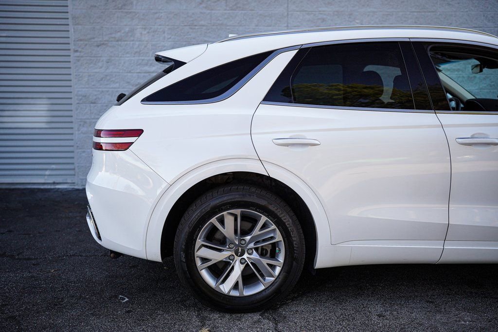 Used 2023 Genesis GV70 2.5T Select image 16