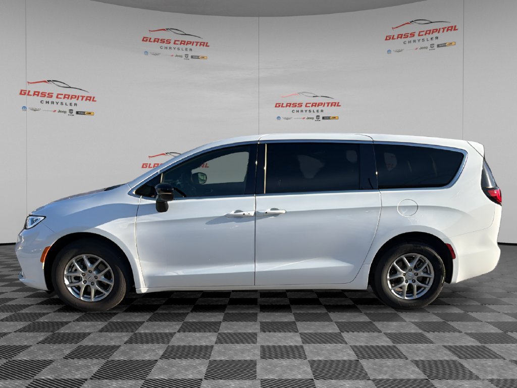 Used 2026 Chrysler Pacifica Select FWD image 4