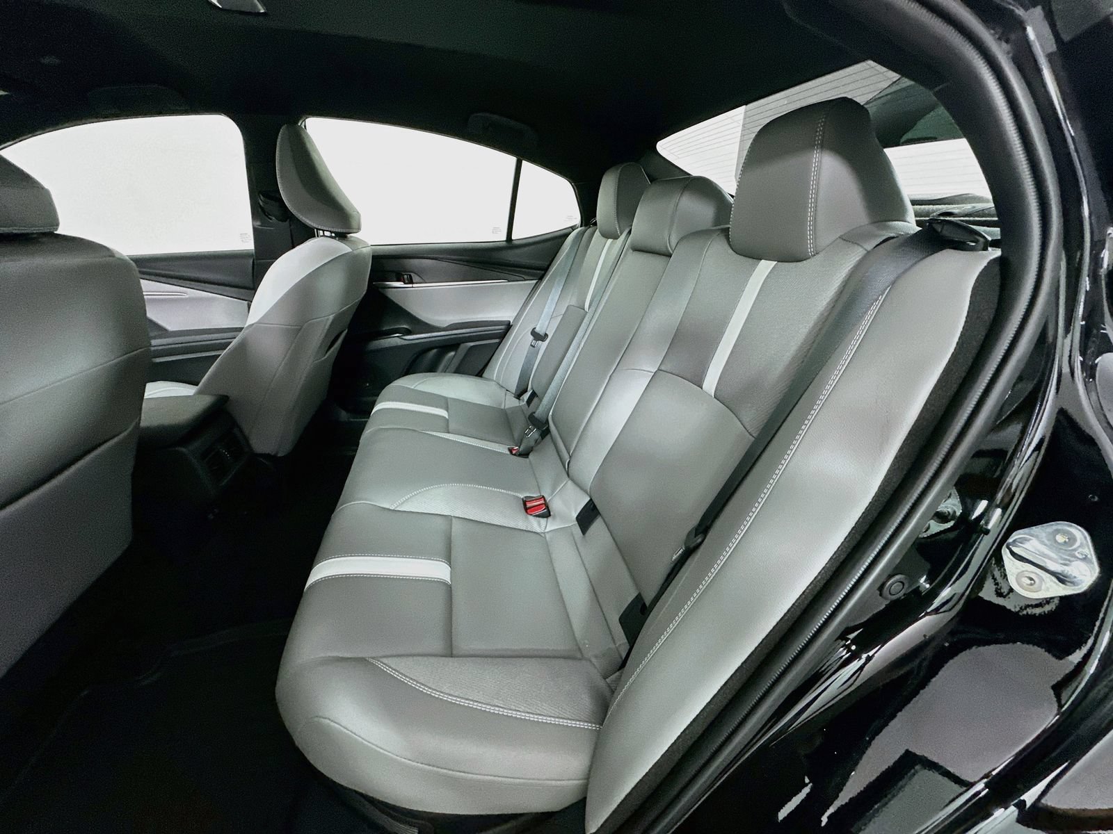 Used 2025 Toyota Camry SE FWD image 23