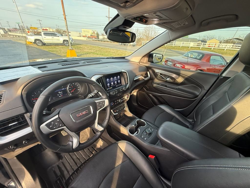 Used 2024 GMC Terrain SLT image 14