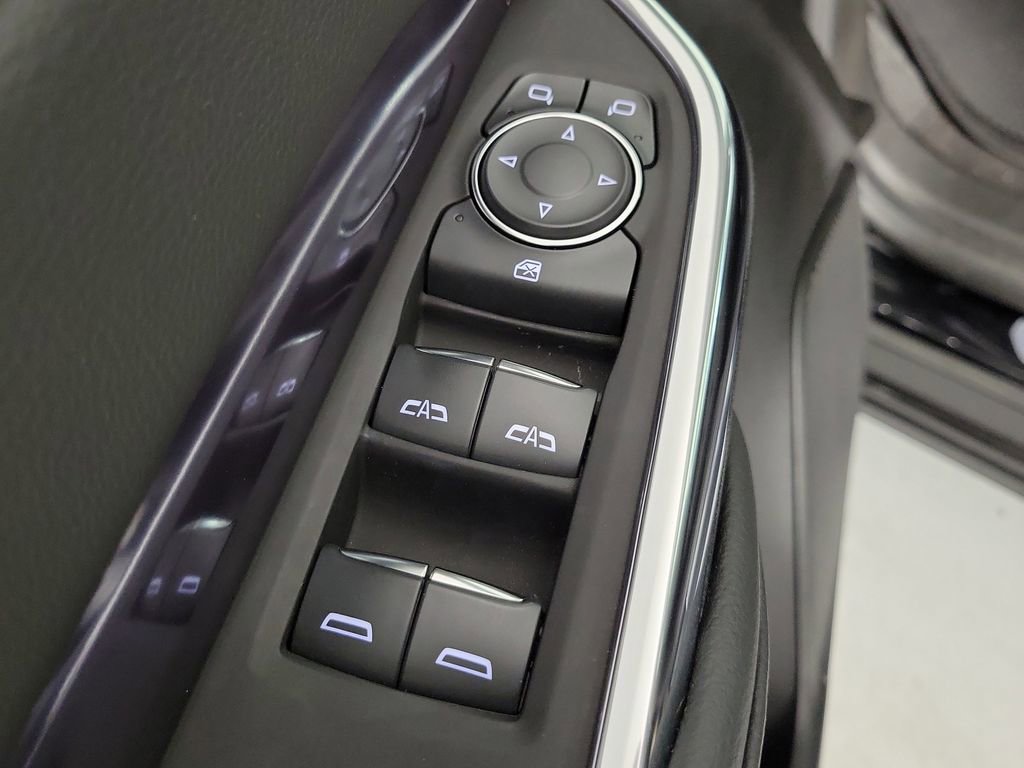 Certified 2023 Cadillac XT4 Luxury w/ Cold Weather Package FWD image 16
