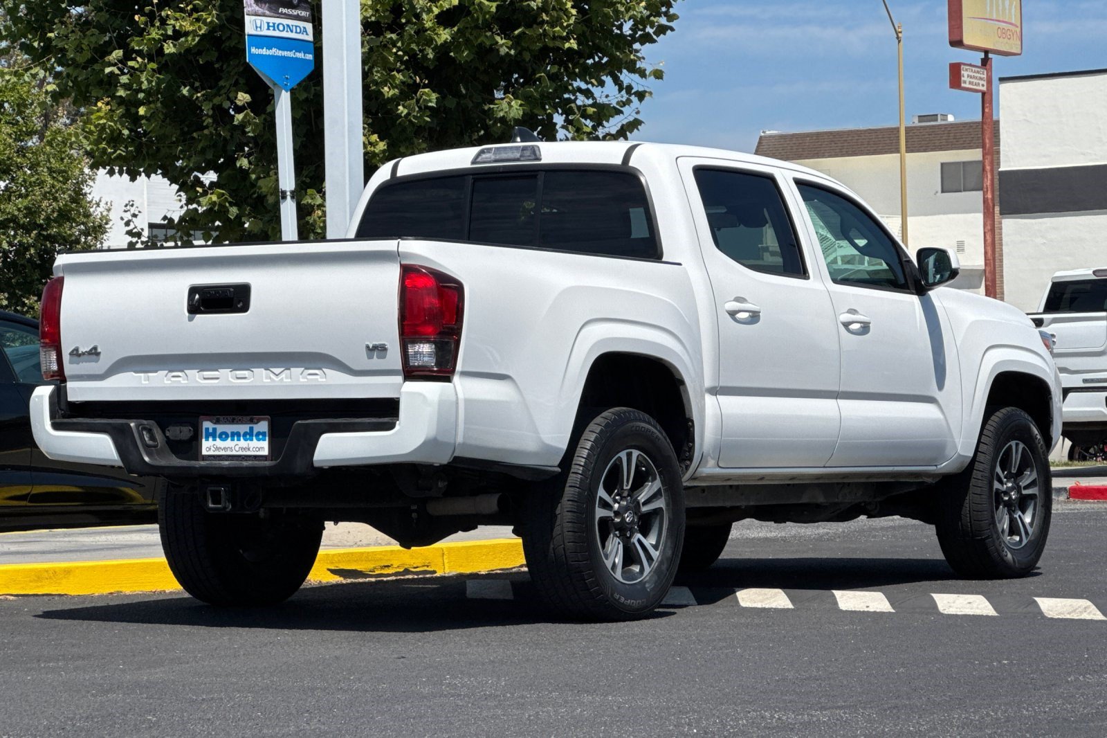 Used 2020 Toyota Tacoma SR AWD/4WD image 9
