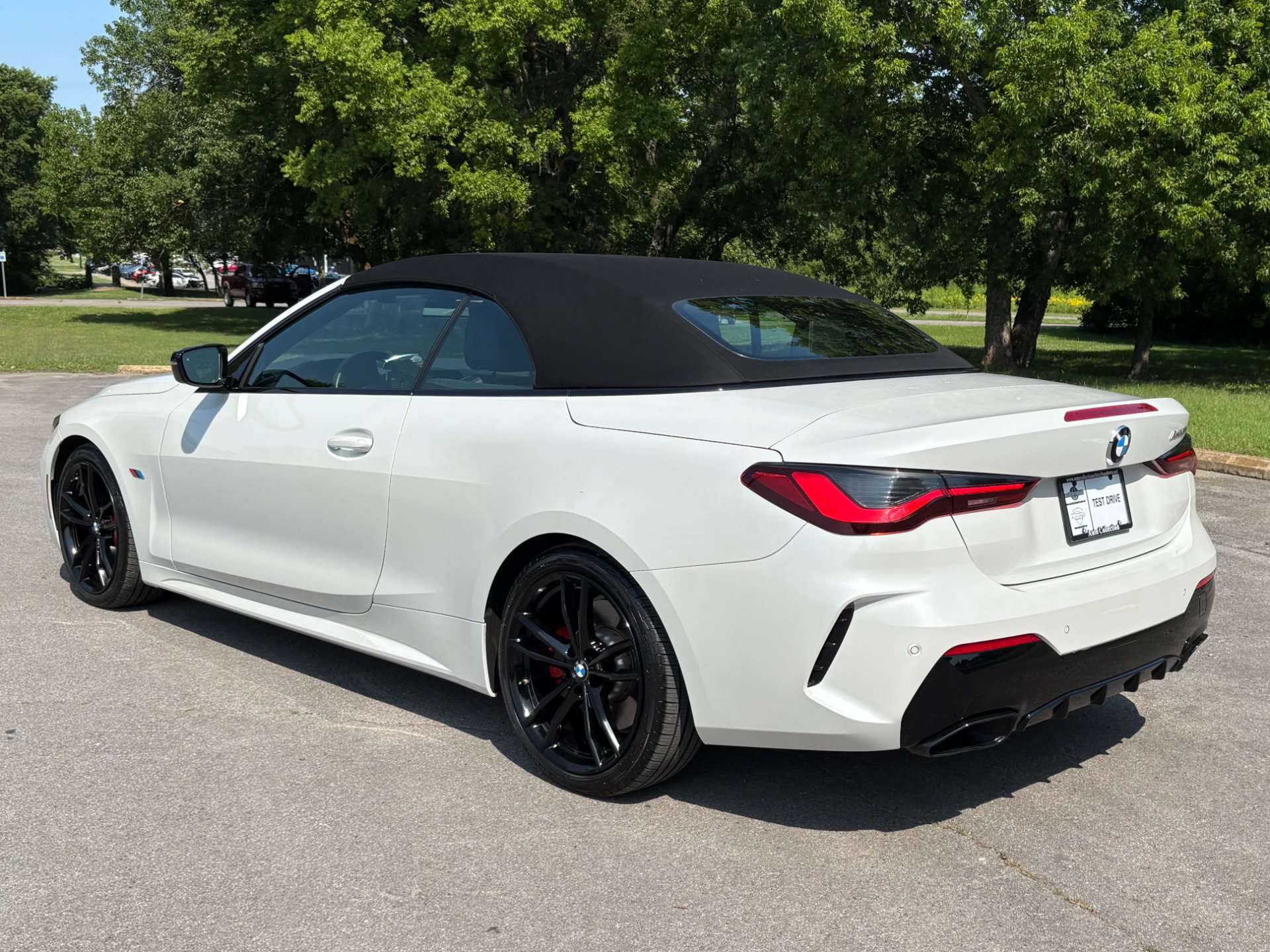 Used 2022 BMW M440i Convertible RWD image 16