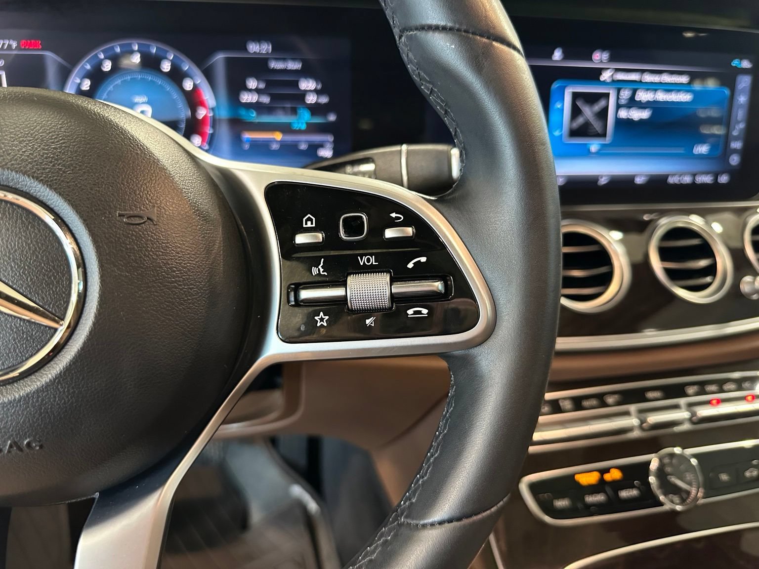 Used 2019 Mercedes-Benz E 300 image 17