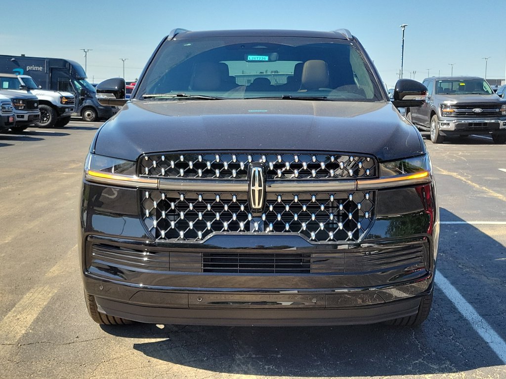 New 2026 Lincoln Navigator L Black Label AWD/4WD image 2
