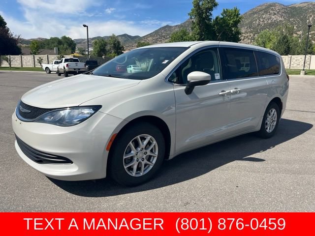 Used 2017 Chrysler Pacifica Touring FWD image 7
