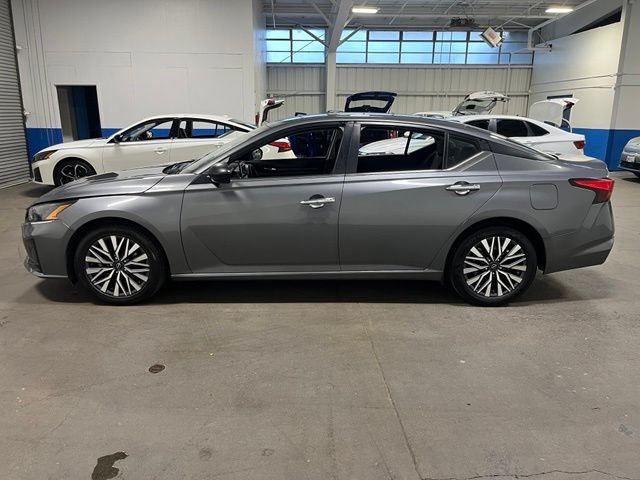 Used 2024 Nissan Altima 2.5 SV FWD image 6