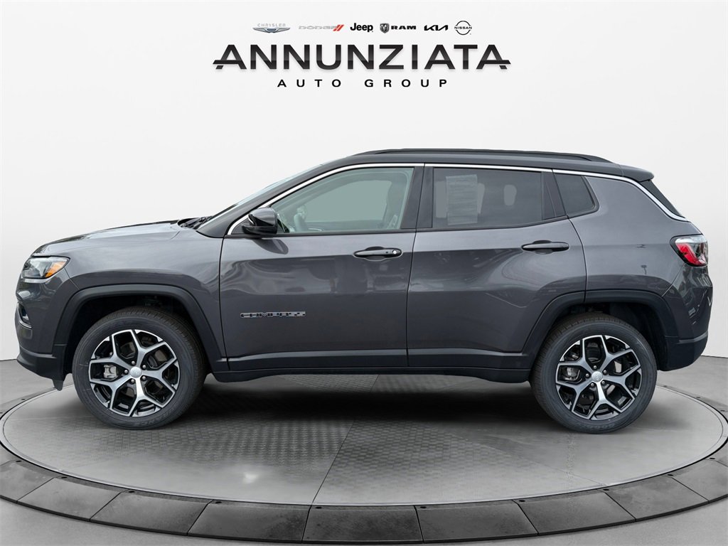 Used 2024 Jeep Compass Limited image 2