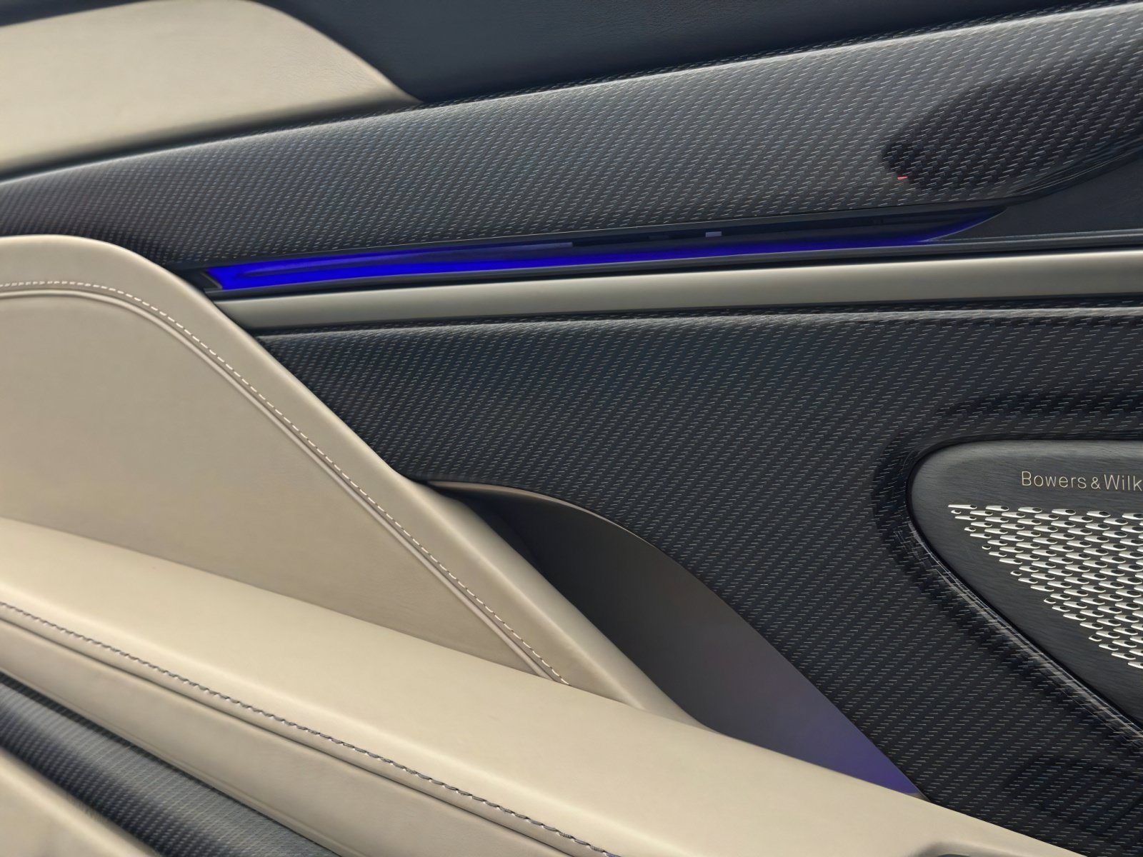 New 2026 Aston Martin Vanquish Convertible RWD image 53