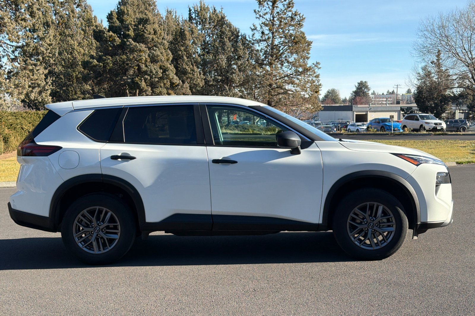 Used 2024 Nissan Rogue S image 3