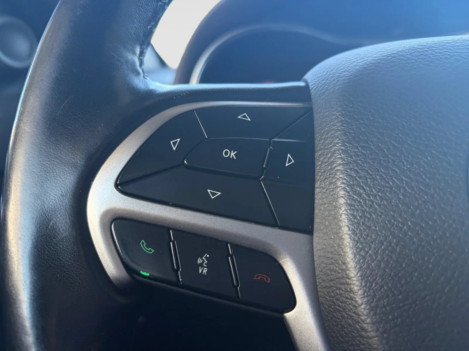 Used 2020 Jeep Grand Cherokee Limited AWD/4WD image 29