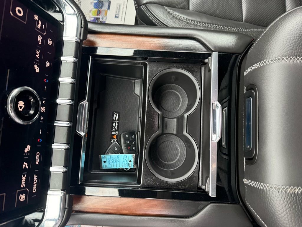 Used 2025 GMC Yukon XL Denali image 41