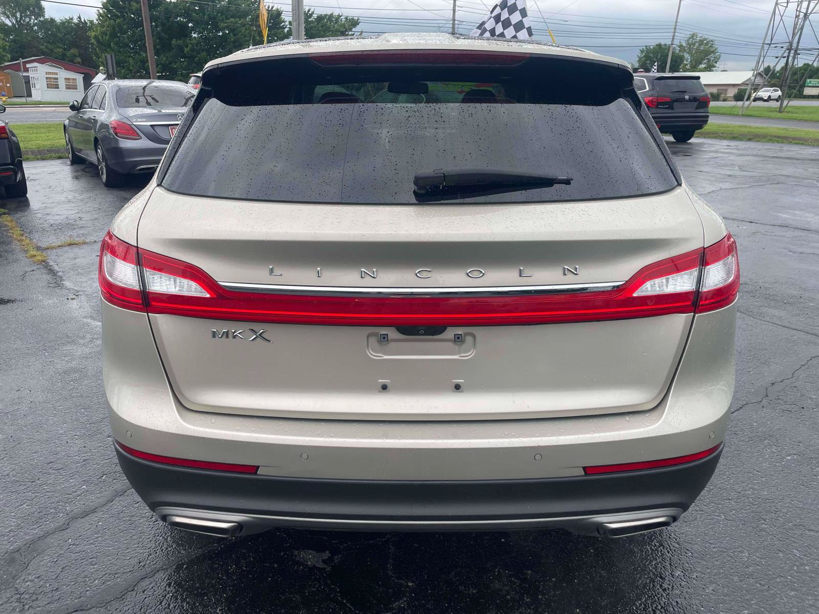 Used 2017 Lincoln MKX Reserve w/ Driver Assistance Package FWD image 7