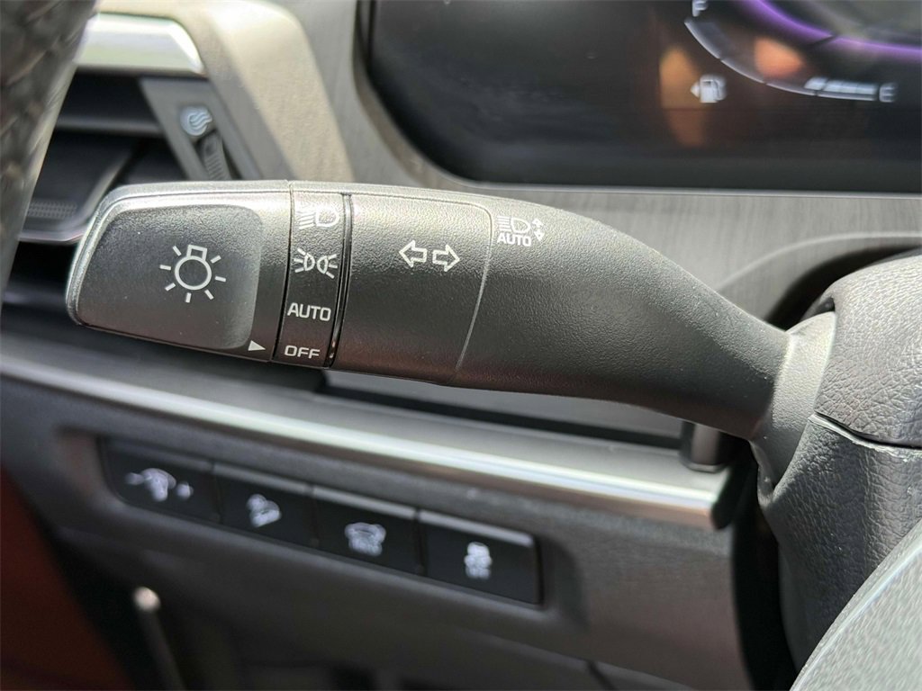 Used 2024 Kia Telluride EX w/ EX Captain's Chair Package image 33