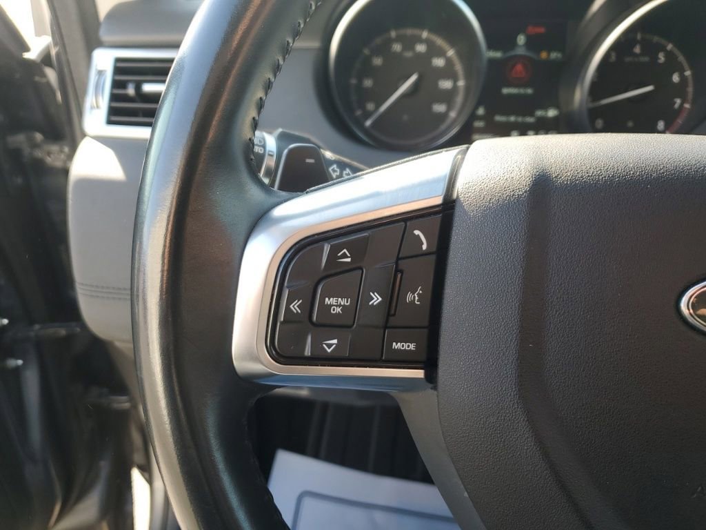 Used 2017 Land Rover Discovery Sport SE image 17