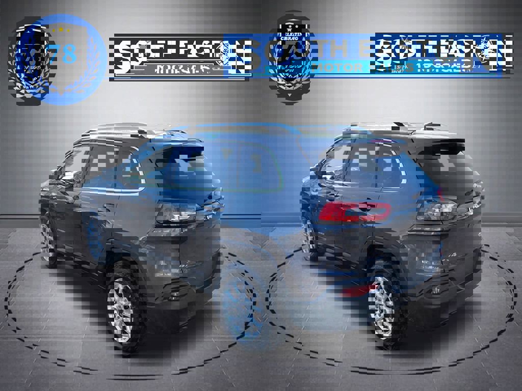 Used 2017 Jeep Cherokee Latitude w/ True North Edition image 4