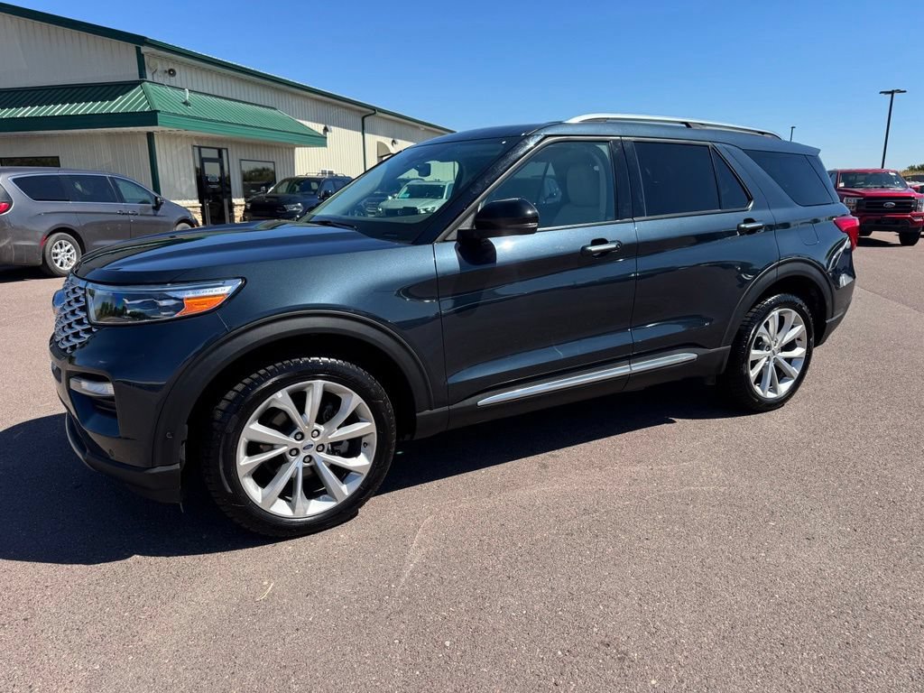 Used 2023 Ford Explorer Platinum w/ Technology Package AWD/4WD image 4