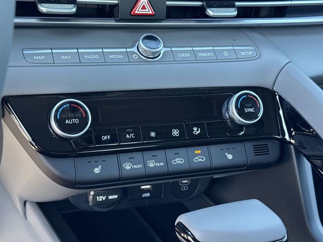 Used 2025 Hyundai Elantra SEL image 21