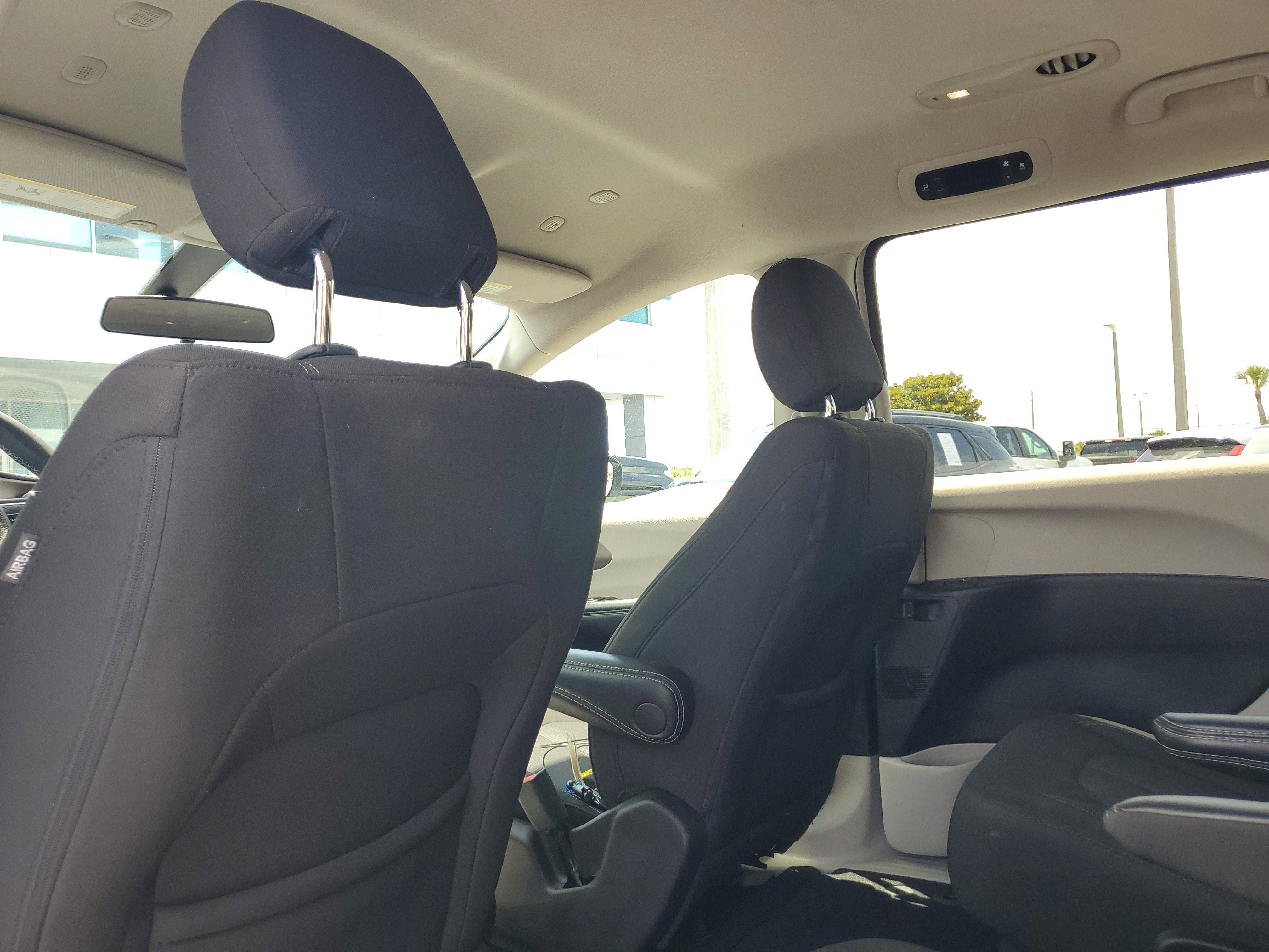 Used 2022 Chrysler Voyager LX image 13
