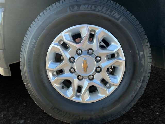 Used 2024 Chevrolet Silverado 2500 Custom w/ Custom Value Package AWD/4WD image 17