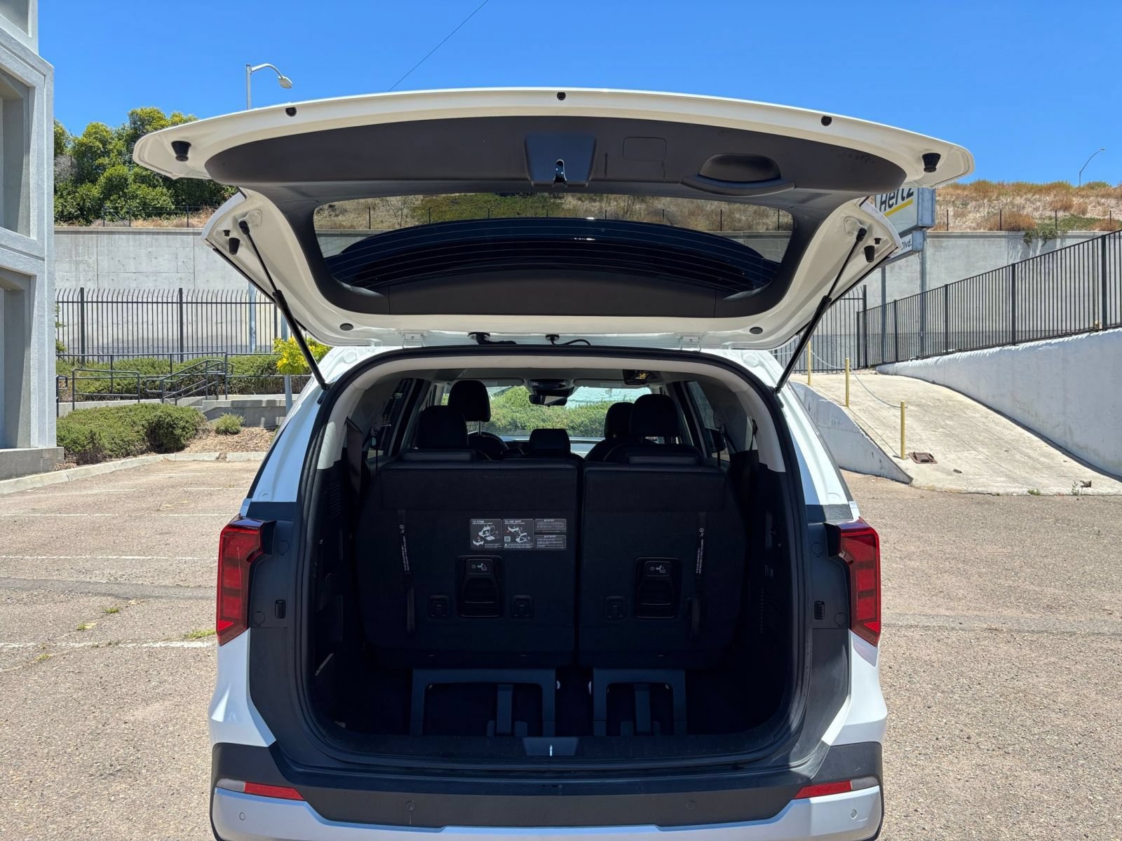 Used 2026 Kia Carnival FWD image 34