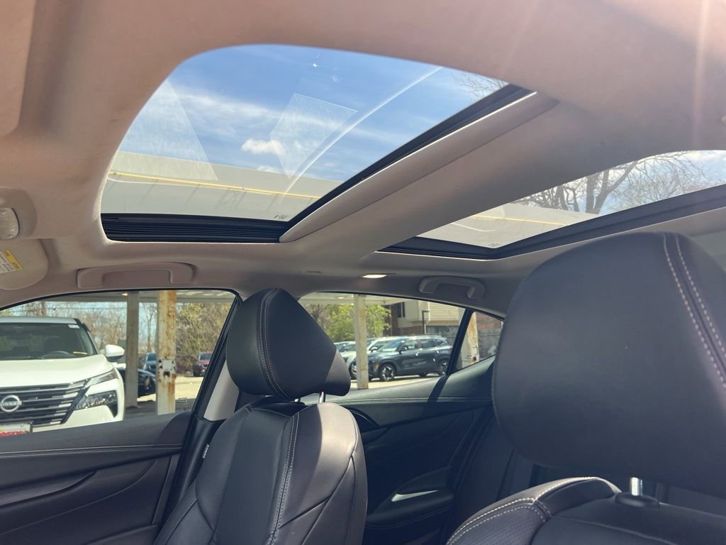 Certified 2023 Nissan Maxima Platinum w/ Sport Mat Group FWD image 8