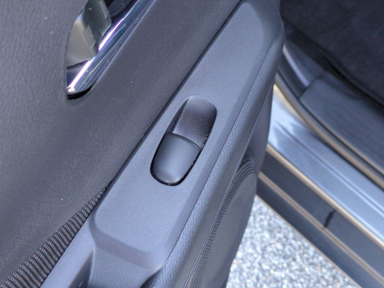 Certified 2021 Nissan Kicks SV FWD image 29