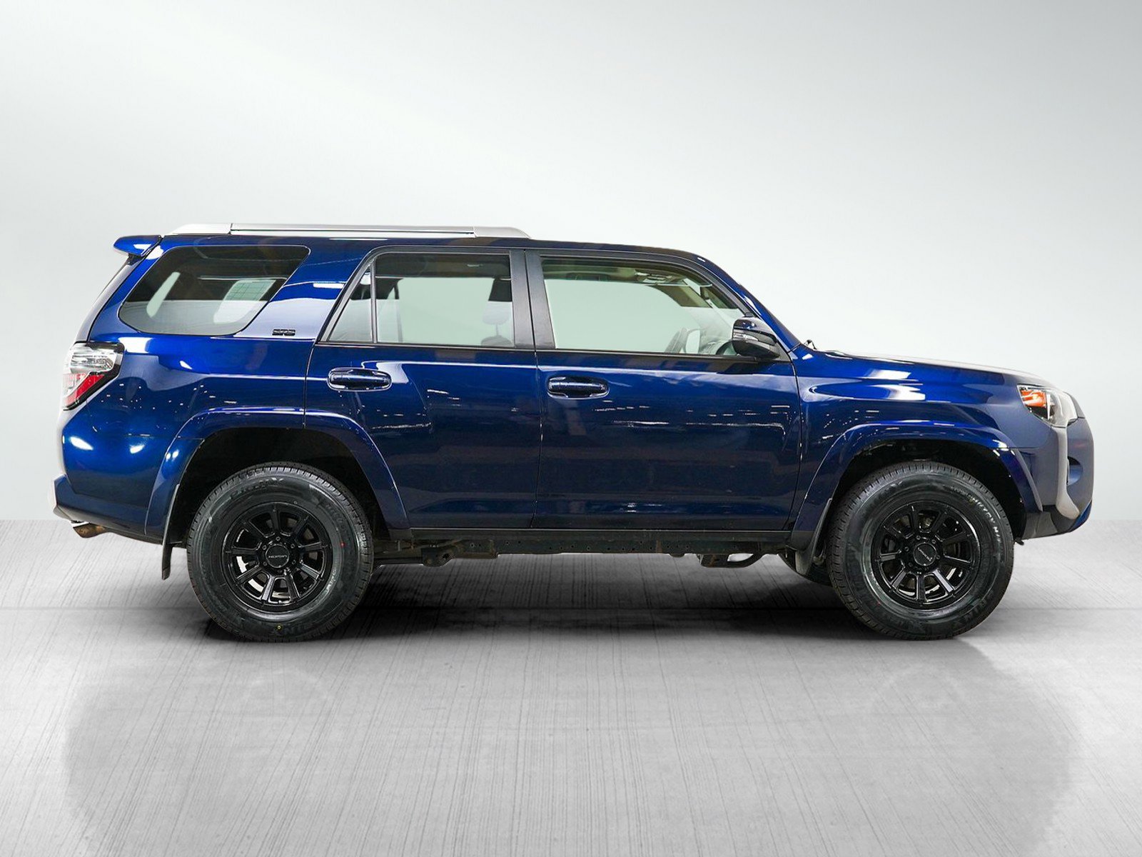 Used 2018 Toyota 4Runner SR5 Premium AWD/4WD image 6