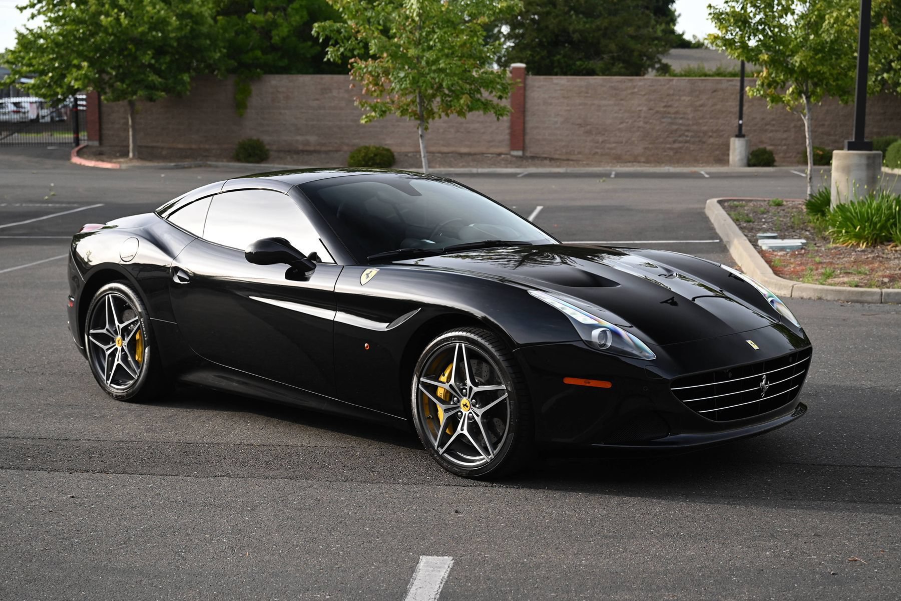 Used 2016 Ferrari California T RWD image 26