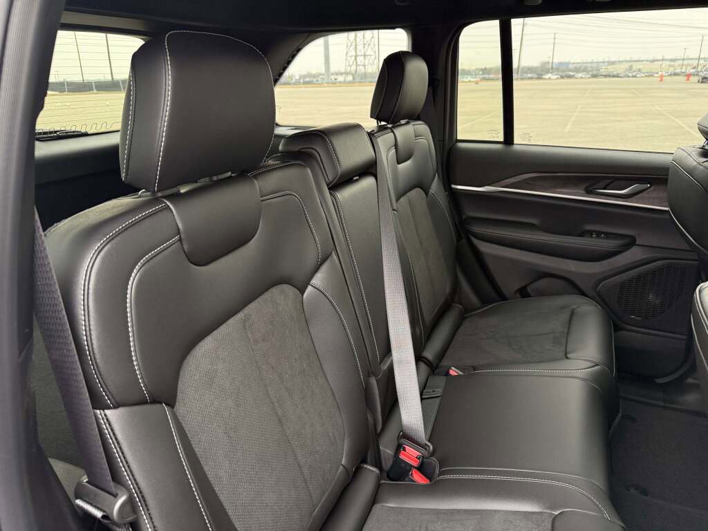 New 2026 Jeep Grand Cherokee Altitude image 25