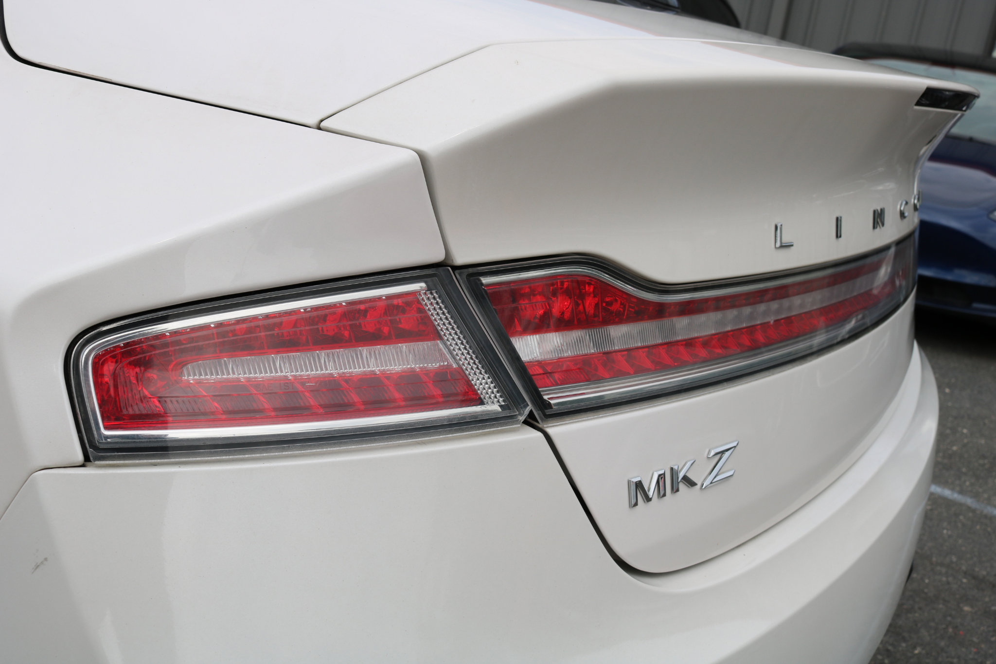 Used 2016 Lincoln MKZ image 11