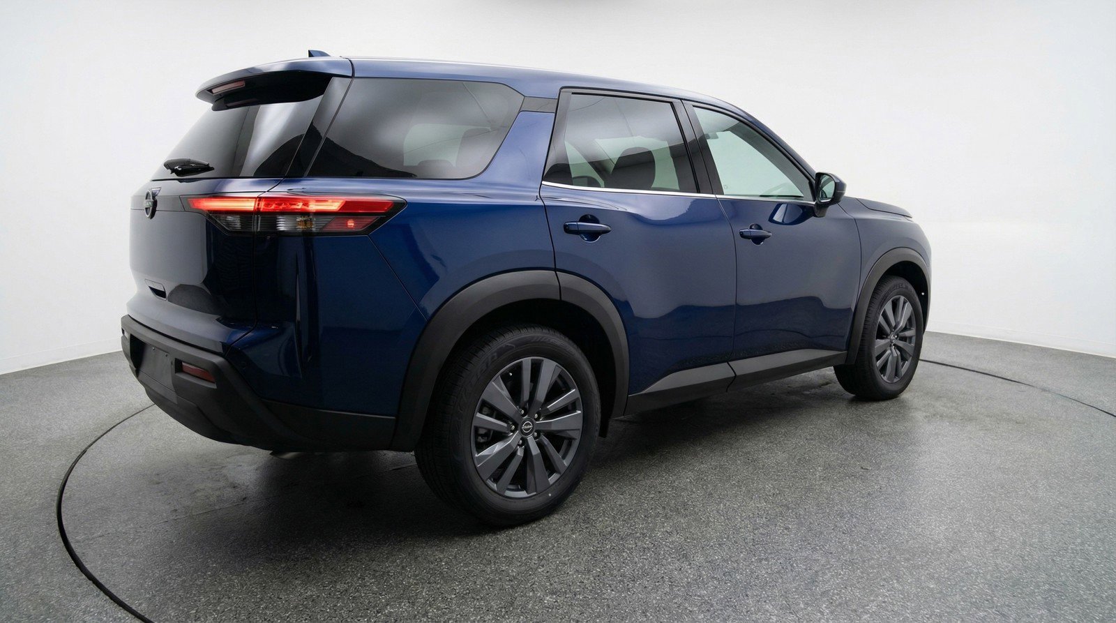 Used 2025 Nissan Pathfinder SV image 9