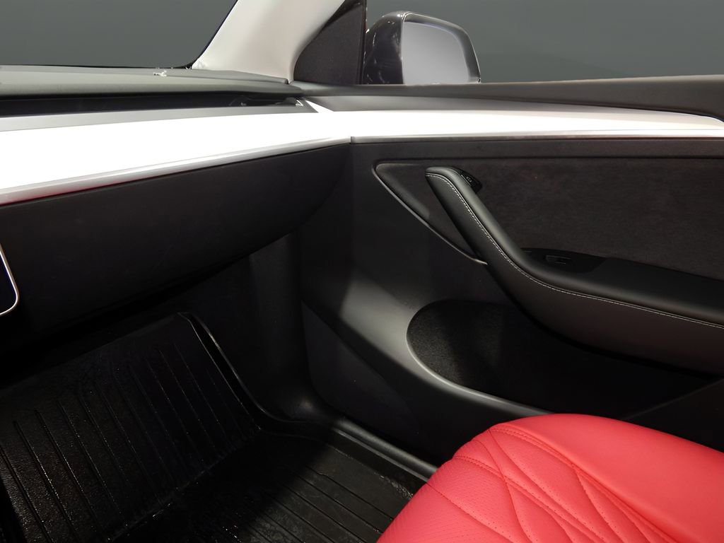 Used 2025 Tesla Model Y Long Range image 29