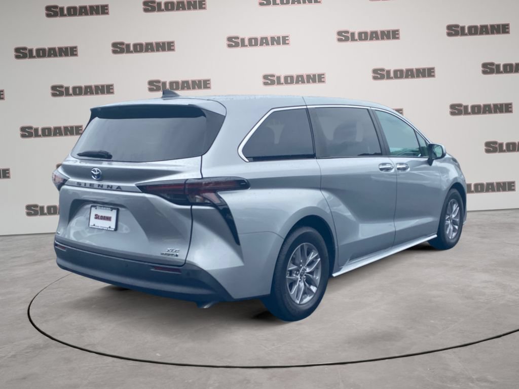 Used 2023 Toyota Sienna XLE AWD/4WD image 5