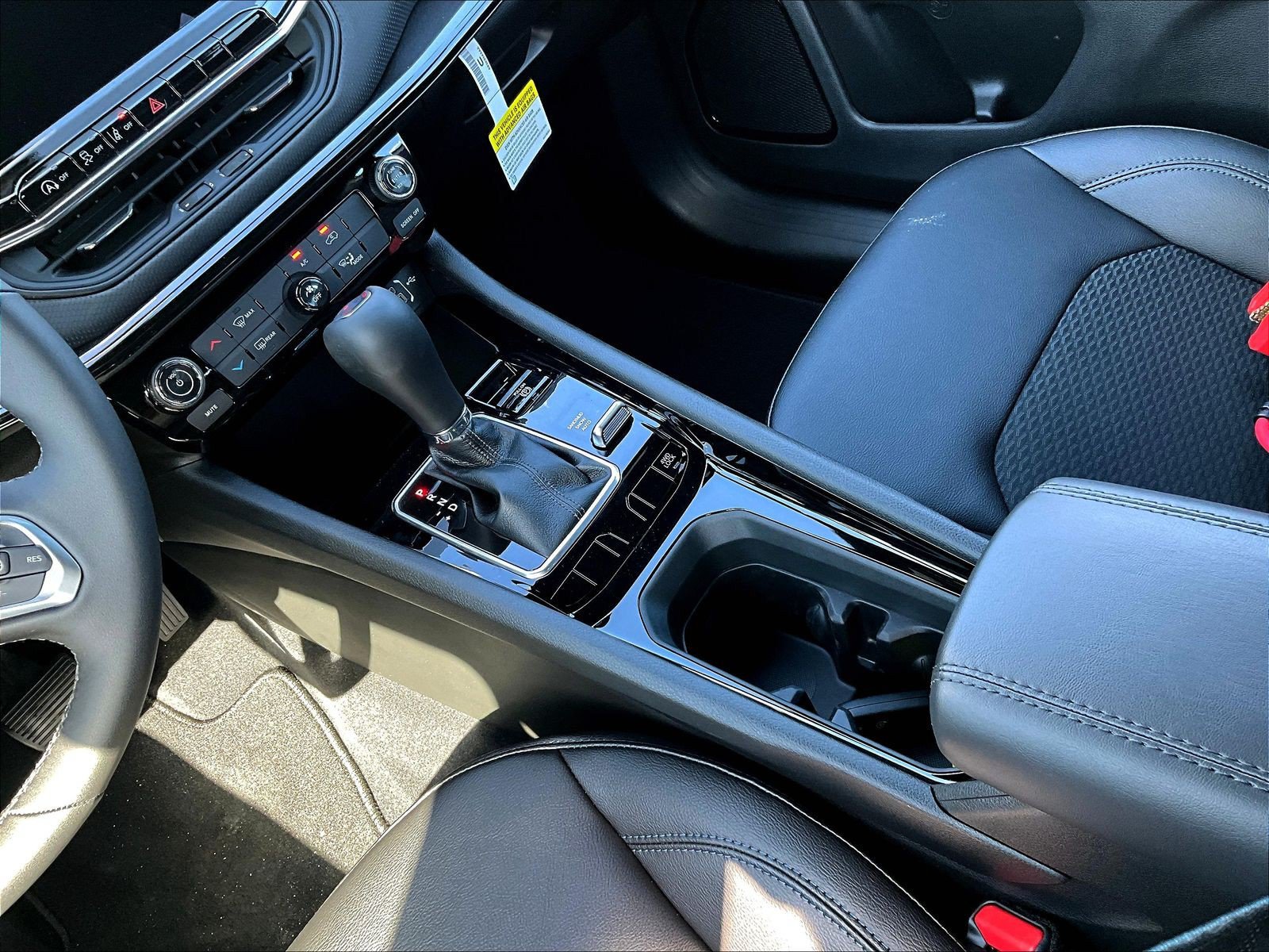 New 2026 Jeep Compass Latitude AWD/4WD image 12