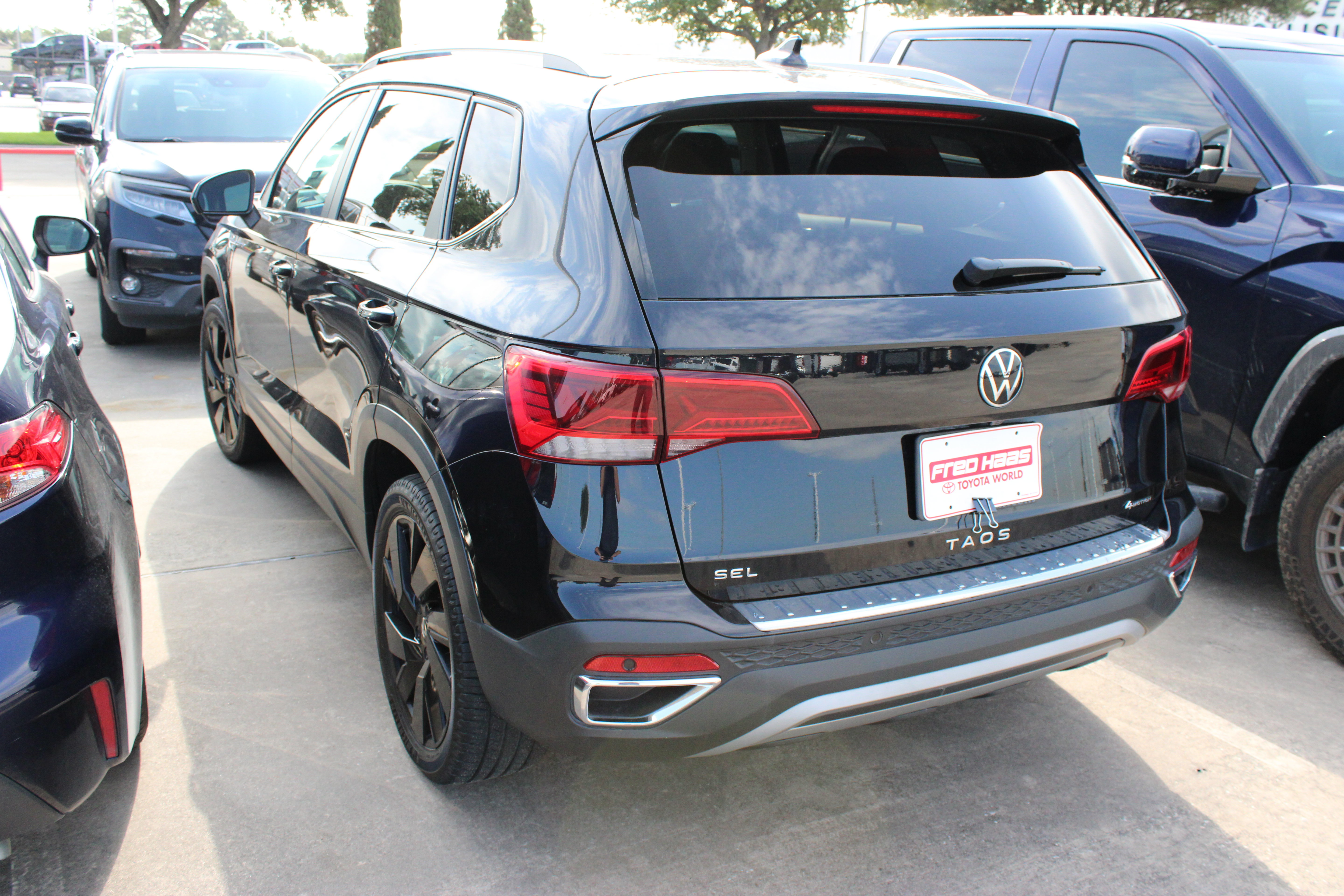 Used 2024 Volkswagen Taos SEL AWD/4WD image 5