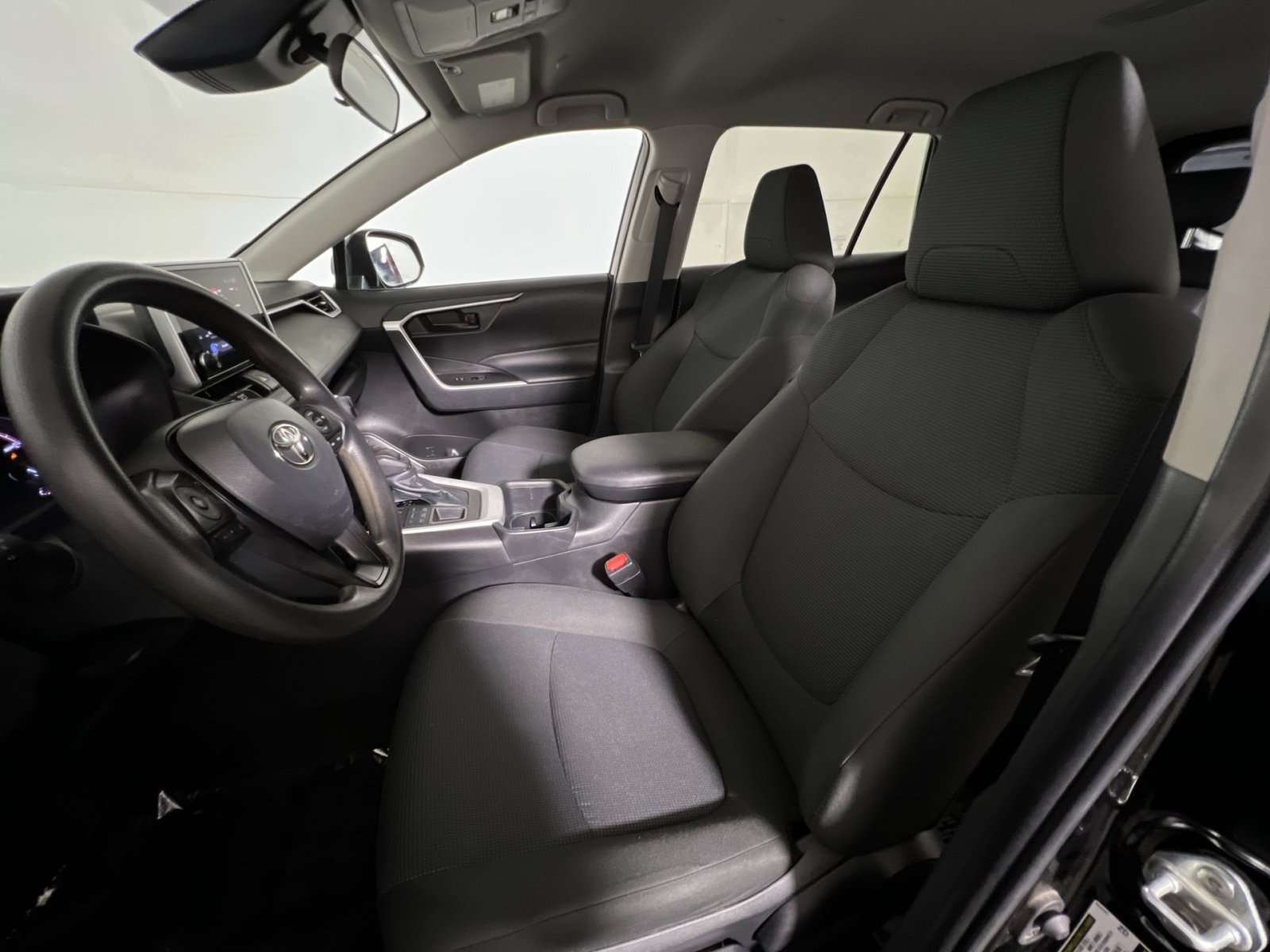 Used 2023 Toyota RAV4 LE AWD/4WD image 11
