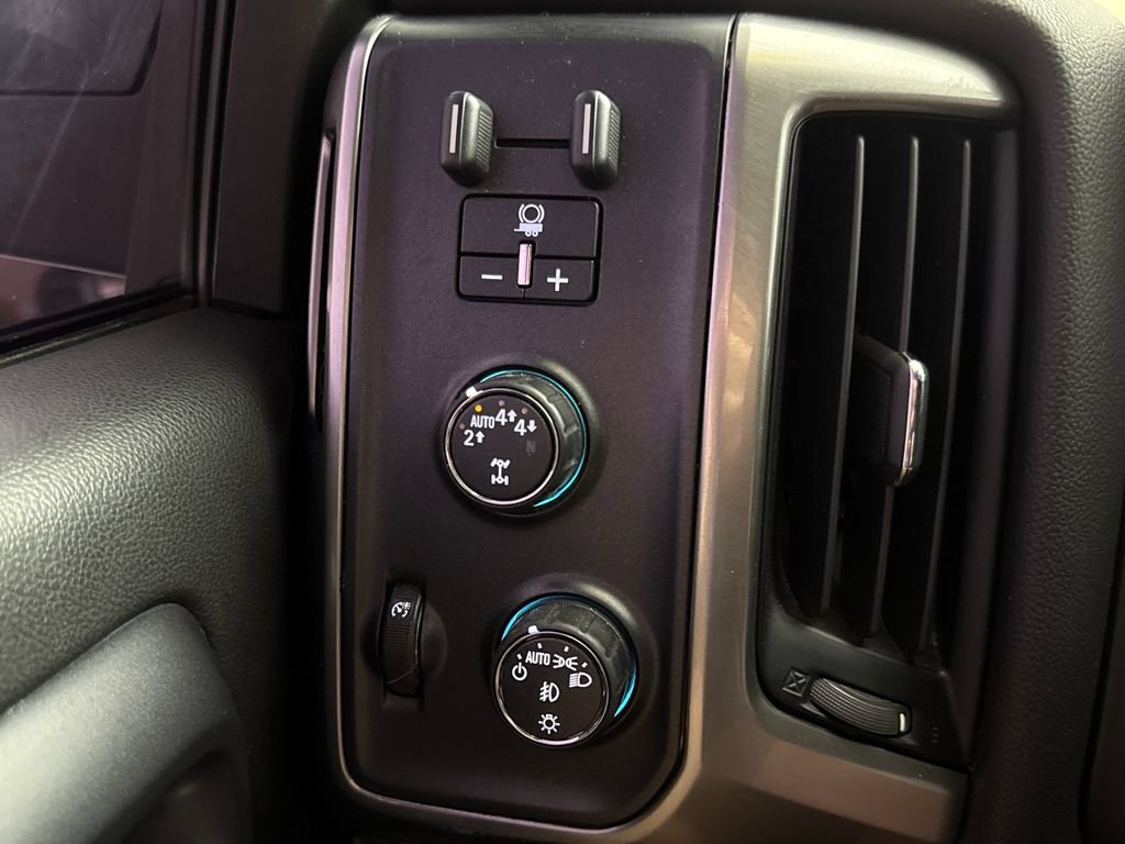 Used 2018 Chevrolet Silverado 1500 LT w/ All Star Edition AWD/4WD image 19
