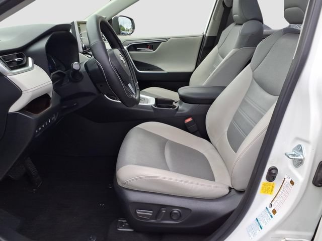 Used 2020 Toyota RAV4 Limited AWD/4WD image 4