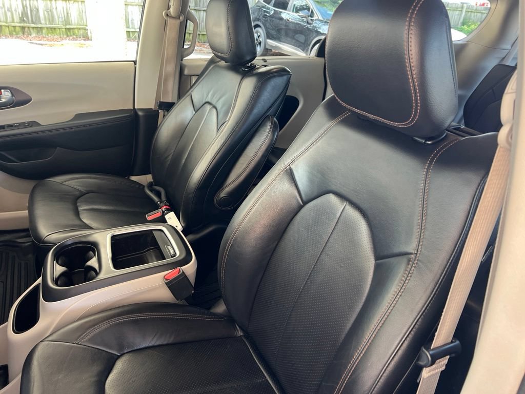 Used 2017 Chrysler Pacifica Touring-L Plus w/ Advanced Safetytec Group FWD image 5