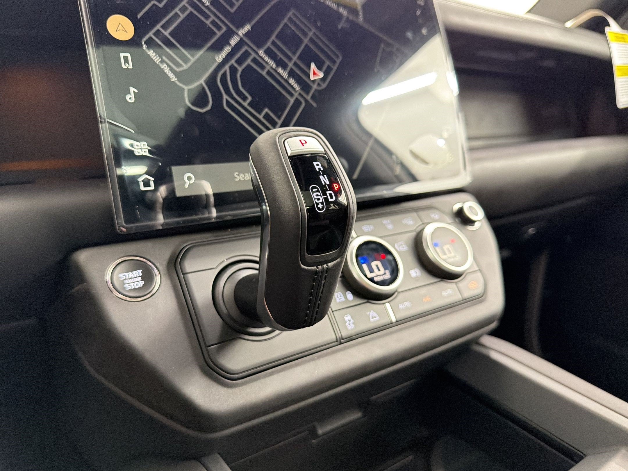 New 2026 Land Rover Defender 130 X-Dynamic SE AWD/4WD image 19