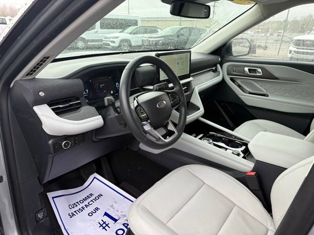 Used 2025 Ford Explorer Platinum w/ LUX Leather Package image 3