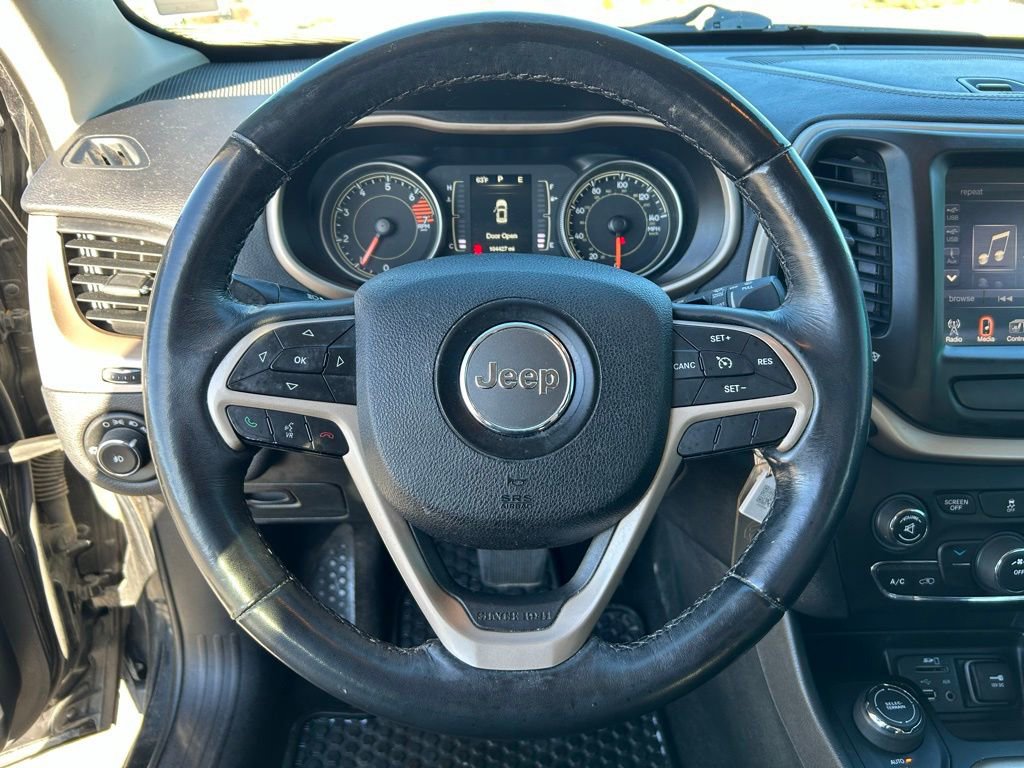 Used 2016 Jeep Cherokee Latitude w/ Cold Weather Group AWD/4WD image 17