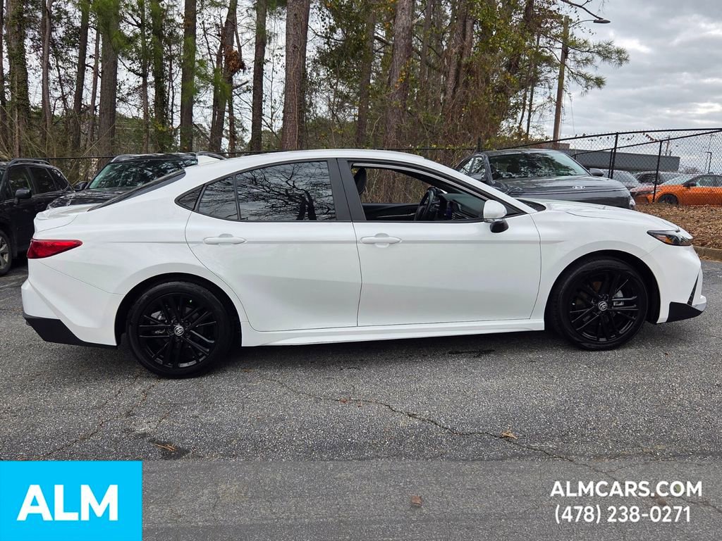 Used 2025 Toyota Camry SE image 7