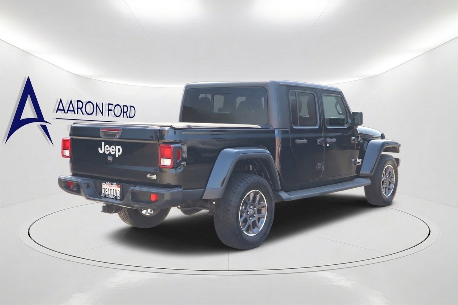 Used 2020 Jeep Gladiator Overland w/ Trailer Tow Package AWD/4WD image 4