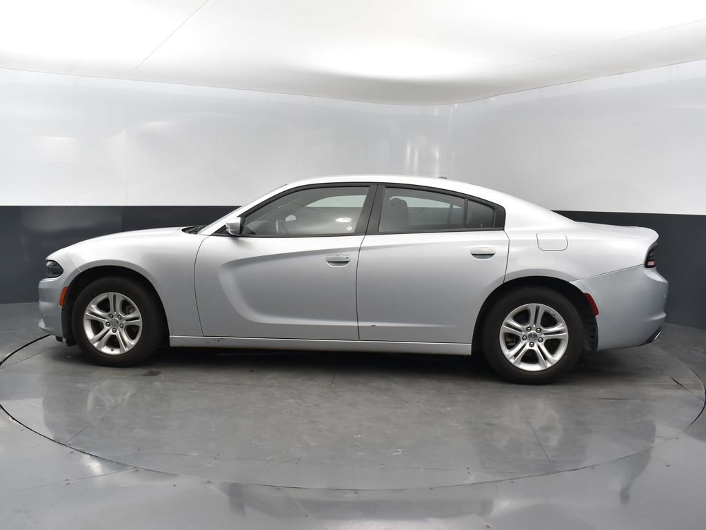 Used 2022 Dodge Charger SXT image 2