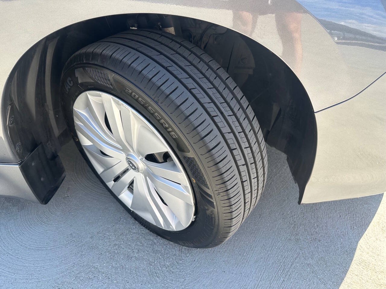 Used 2025 Nissan Leaf S FWD image 3