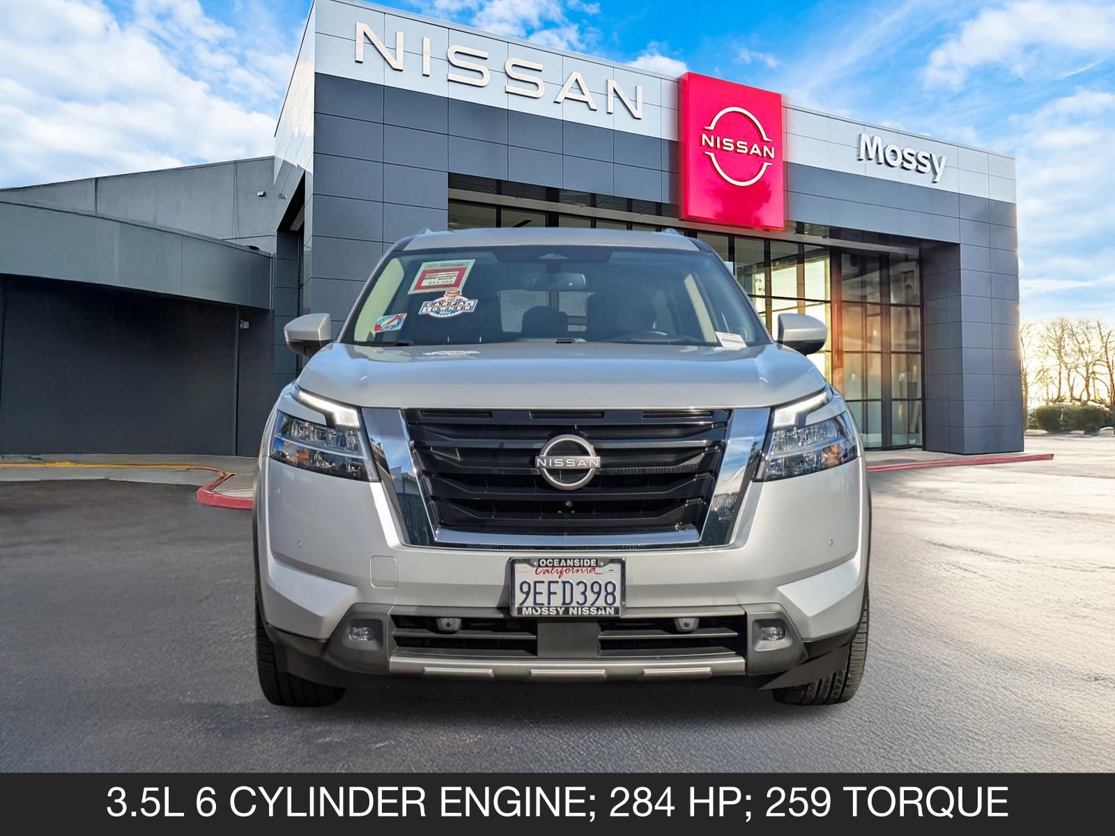 Certified 2022 Nissan Pathfinder Platinum w/ Lighting Package (N93) image 4