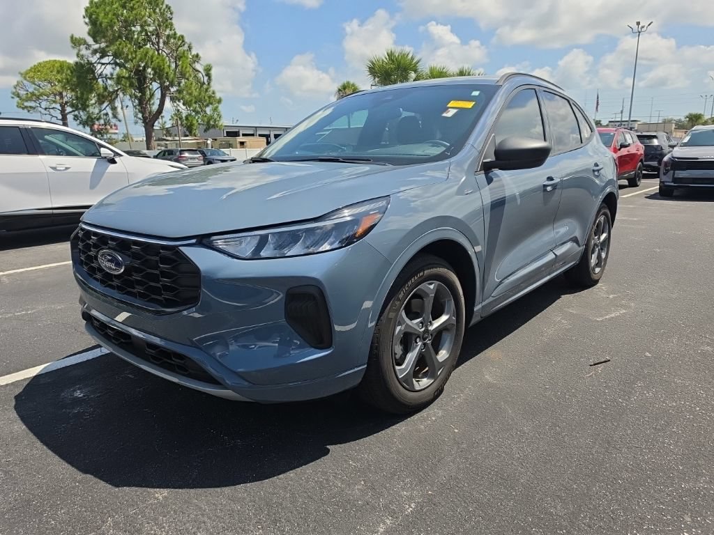 Used 2024 Ford Escape ST-Line w/ Tech Pack #1 FWD image 4